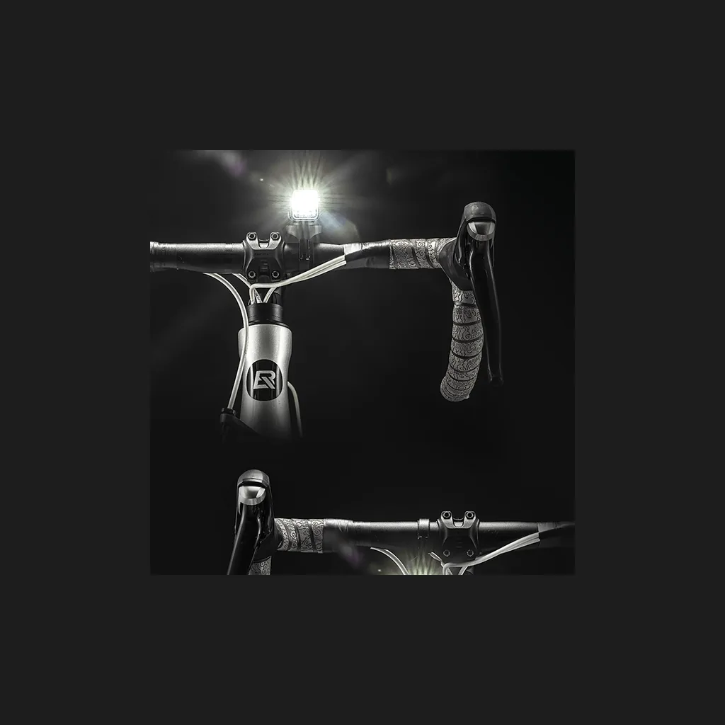 Doble toma nocturna de una bicicleta de carretera con la ROCKBROS RHL1000 iluminando